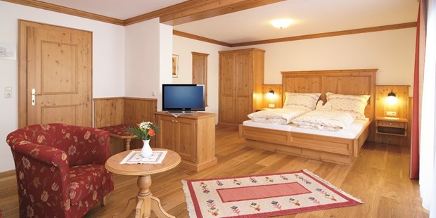 Destination-Wedding - Oberbayern - gemütliche Zimmer mit DU/WC, TV direkt im Hotel, auch Einzelzimmer, Dreibett- oder Vierbettzimmer verfügbar. - Hotel Rupertihof
