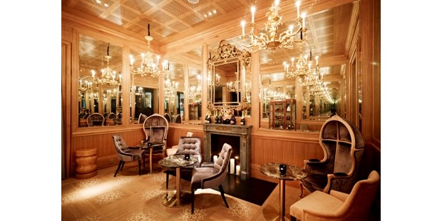 Destination-Wedding - Donauraum - Goldene Le Bar im Sans Souci Wien - perfekte Foto Location - Hotel Sans Souci Wien