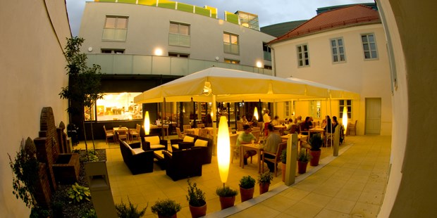 Destination-Wedding - Niederösterreich - Gastgarten - Hotel-Restaurant Öhlknechthof
