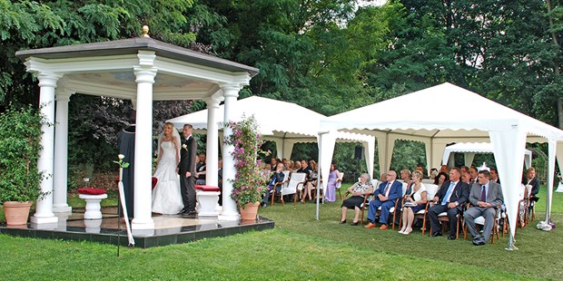 Destination-Wedding - Deutschland - Pavillon d´amour und Kuppelzelte auf Burgwiese - The Lakeside Burghotel zu Strausberg