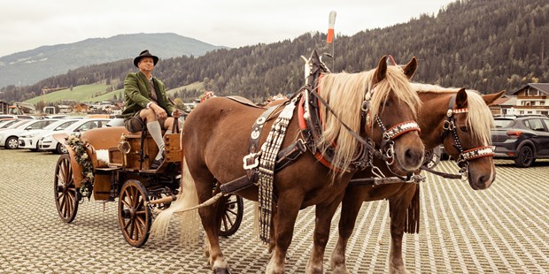 Destination-Wedding - Salzburg - Gerne organisieren wir für Ihre Feier eine Kutsche oder ein Shuttle-Service. - Flachauer Gutshof - Musistadl