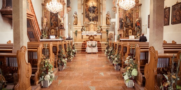 Destination-Wedding - Salzburg - Die Pfarrkirche von Flachau ist 5 Fahrminuten vom Gutshof entfernt. - Flachauer Gutshof - Musistadl