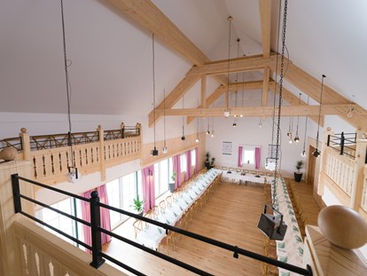 Destination-Wedding - Österreich - Der Kölblsaal in der Klangwerkstatt im Narzissendorf Zloam für Feste bis zu 140 Personen. - Narzissendorf Zloam