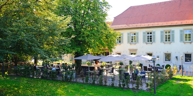 Destination-Wedding - Region Schwaben - Terrasse des Restaurants GUTSSCHENKE - Schlosshotel Monrepos