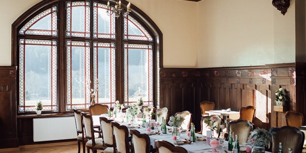 Destination-Wedding - barrierefreie Location - Hochzeitsessen im Herrenzimmer - Villa Bergzauber