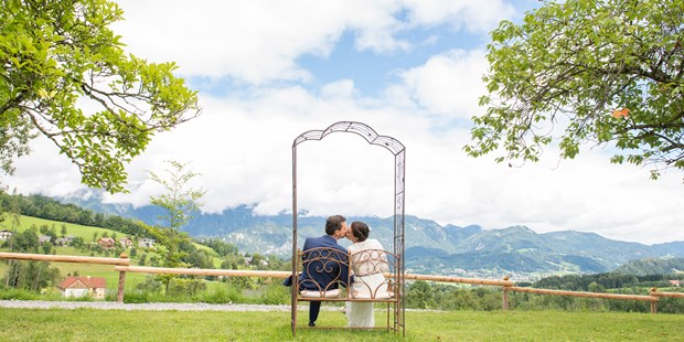 Destination-Wedding - Österreich - Rosenbogen - Aussicht von vor der Villa - Villa Bergzauber