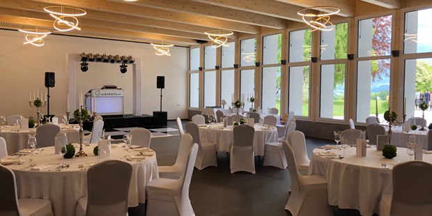 Destination-Wedding - barrierefreie Location - Halbierter Festsaal für 41 Gäste mit Bühne und Tanzfläche. - Villa Bergzauber