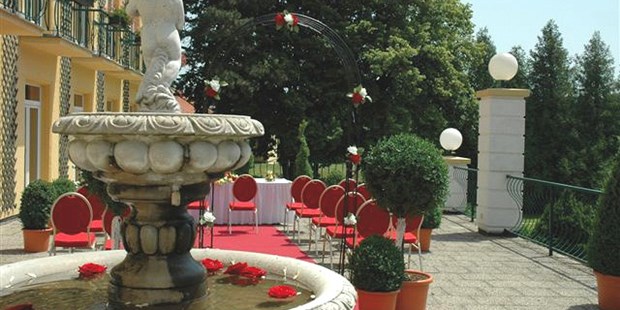 Destination-Wedding - Niederösterreich - 400m2 Brunnenterasse für den Empfang/Agape - Hochzeitslocation - Hotel - Eventrestaurant - Pedros
