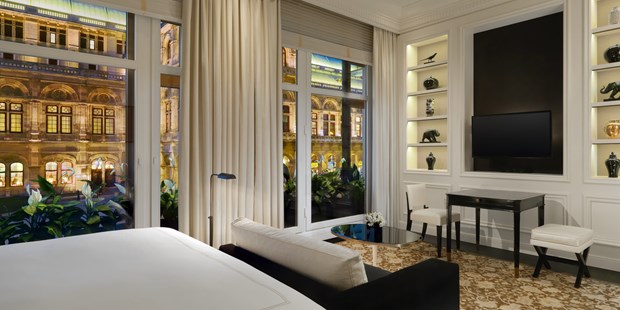Destination-Wedding - Donauraum - Grand Deluxe Zimmer mit direktem Blick auf die Wiener Staatsoper - Hotel Bristol Vienna