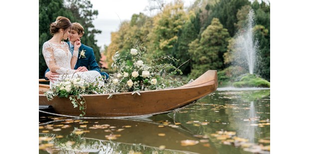 Destination-Wedding - Niederösterreich - Traumhafte Hochzeitsfotos im romantischen Boot... - Schloss Schönau