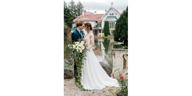 Destination-Wedding - Niederösterreich - Romantische Hochzeitsfotos im Rosengarten... - Schloss Schönau