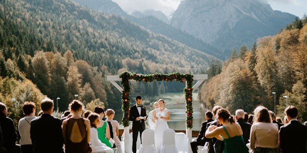 Destination-Wedding - Oberbayern - Trauung auf der Bergwiese am Riessersee in Garmisch-Partenkirchen - Riessersee Hotel Garmisch-Partenkirchen
