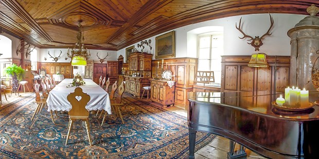 Destination-Wedding - Umgebung: am Land - Zirbensaal - Gut Schloss Lichtengraben  - romantisches Schloss exklusive mieten