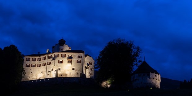 Destination-Wedding - Tiroler Unterland - Schloss bei Nacht - Schloss Friedberg