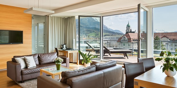 Destination-Wedding - Tiroler Unterland - Genießen Sie Ihre romantische Hochzeitsnacht in einer unserer Panormasuites mit privater Dachterasse - Austria Trend Hotel Congress Innsbruck