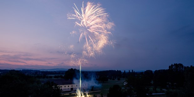 Destination-Wedding - Personenanzahl - Mit einem abschließenden Feuerwerk lässt sich die Hochzeitsfeier herrlich abrunden. - Schloss Ernegg