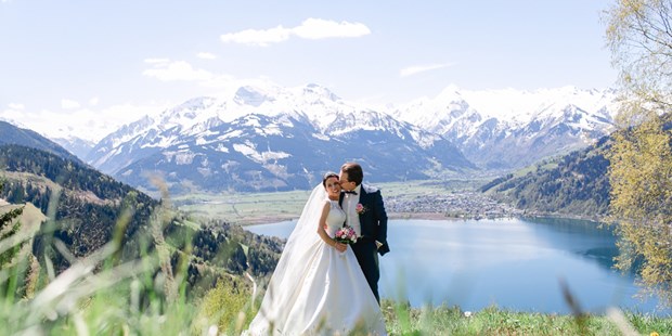 Destination-Wedding - Art der Location: Restaurant - Fotoshooting mit Blick auf den Zeller See und das Kitzsteinhorn - Schloss Prielau Hotel & Restaurants