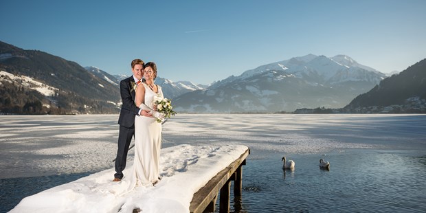 Destination-Wedding - Umgebung: am Land - Winterliches Fotoshooting am Privatstrand  - Schloss Prielau Hotel & Restaurants
