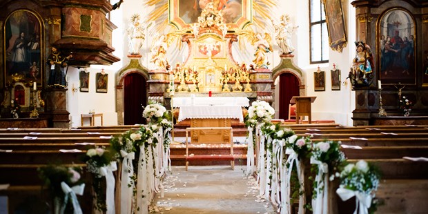 Destination-Wedding - barrierefreie Location - Heiraten in der Kirche neben Schloss Prielau - Schloss Prielau Hotel & Restaurants