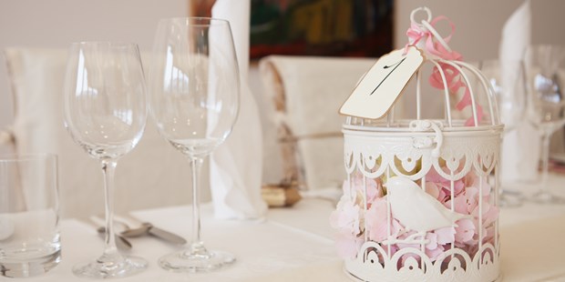 Destination-Wedding - Preisniveau Hochzeitsfeier: €€ - Tischdekoration - Hotel Sonnenburg
