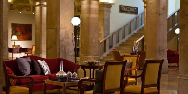 Destination-Wedding - Donauraum - Lobby - Imperial Riding School Renaissance Vienna Hotel