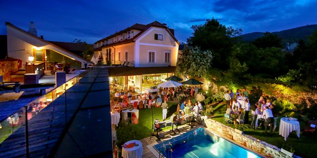 Destination-Wedding - Niederösterreich - Am Pool die Party knallen lassen - Hotel Landhaus Moserhof****