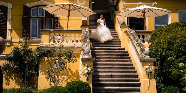 Destination-Wedding - barrierefreie Location - Die Braut schreitet zur Zeremonie - Hotel SCHLOSSVILLA MIRALAGO - die wundervolle, einzigartige Location direkt am Wörthersee - 