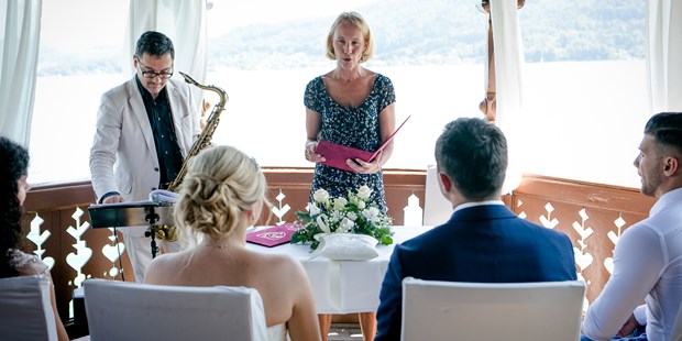 Destination-Wedding - Art der Location: Restaurant - Standesamtliche Zeremonie im romantischen Bootshaus - Hotel SCHLOSSVILLA MIRALAGO - die wundervolle, einzigartige Location direkt am Wörthersee - 