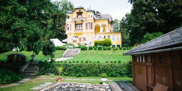 Destination-Wedding - Österreich - Die Schlossvilla Miralago vom Wörthersee aus. - Hotel SCHLOSSVILLA MIRALAGO - die wundervolle, einzigartige Location direkt am Wörthersee - 